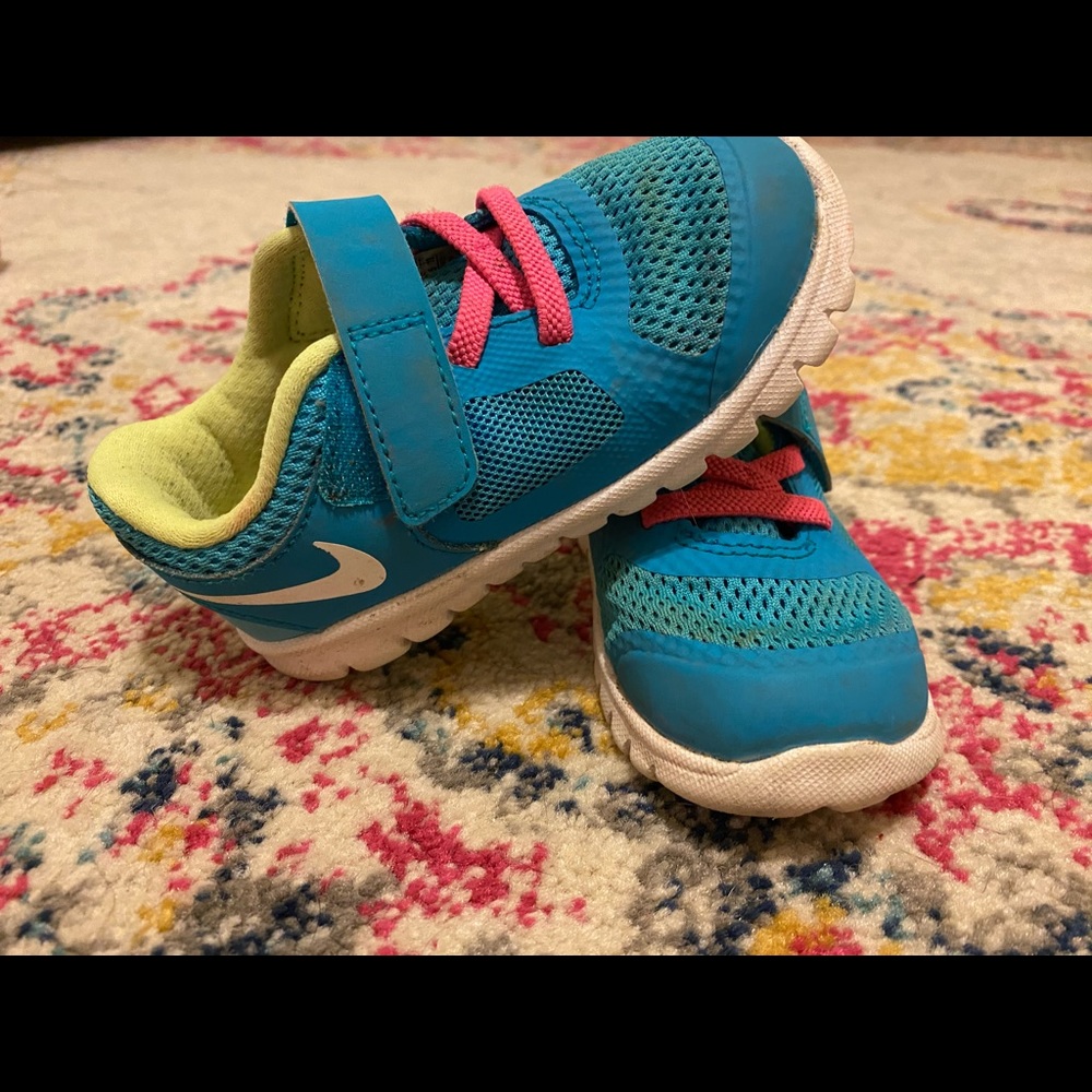 Nike Toddler Girls Tennis Shoes